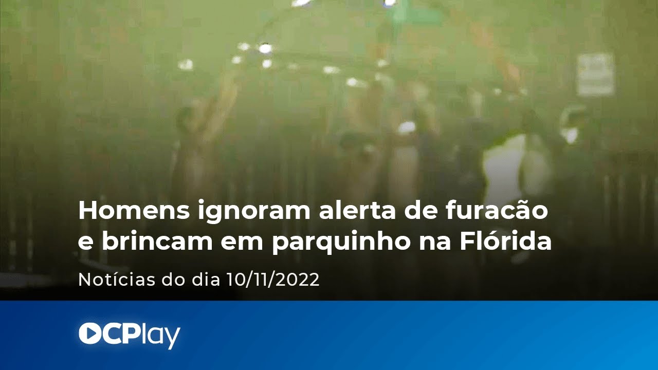 Homens ignoram alerta de furacão e brincam em parquinho na Flórida