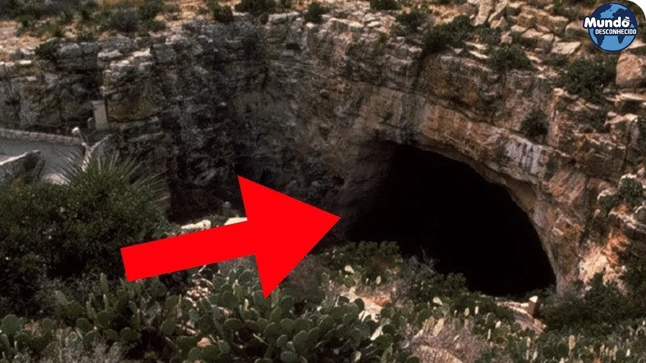 Um homem viu fumaça saindo de uma caverna e quando entrou chocou o mundo todo