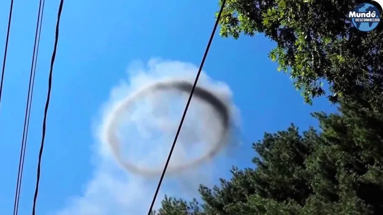 Isso foi visto no céu, mas não é uma nuvem! Fenômenos Estranhos pelo mundo