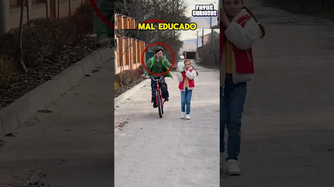 ESSE GAROTO MAL EDUCADO DERRUBOU O JARRO DE LEITE DA GAROTINHA 🥺 #short #shorts #viral #shortvideo