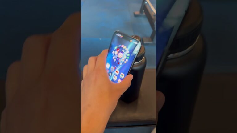 Esta garrafinha com suporte de celular é muito top