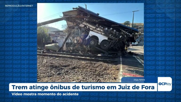 Trem atinge ônibus de turismo em Juiz de Fora