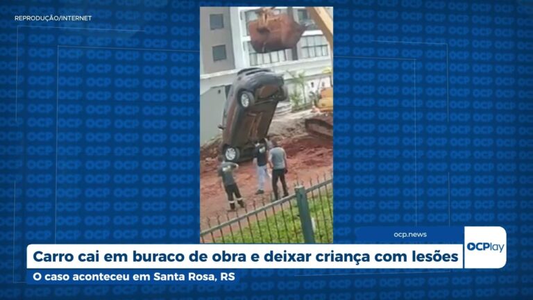 Carro cai em buraco de obra e deixar criança com lesões