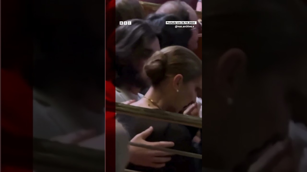 Lágrimas de Adele e Céline Dion após abraço emocionado