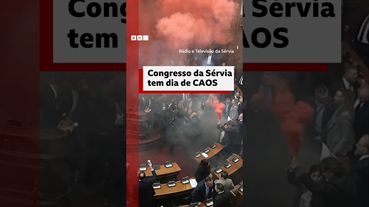 Sérvia: 3 ficam feridos após disparo de bombas de gás lacrimogêneo no Congresso #bbcnewsbrasil