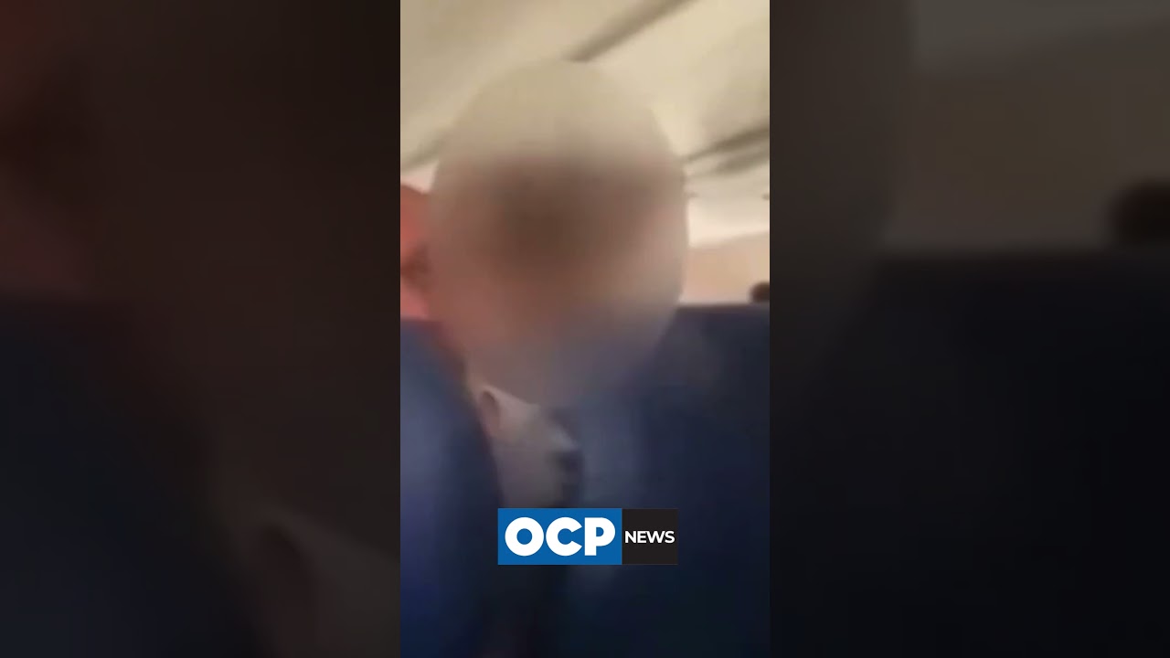 Mulher fica pelada em avião