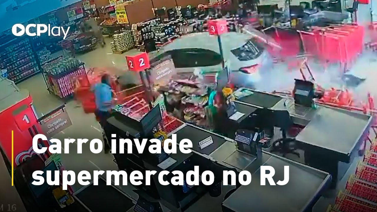 Carro invade supermercado no RJ
