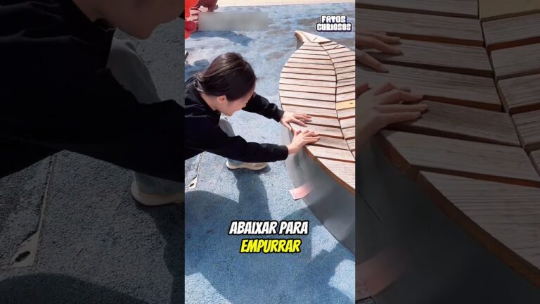 ESSA MULHER SORTUDA ENCONTROU 100 DOLARES NO CHÃO