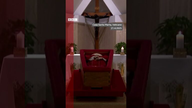 Primeiras imagens do papa no caixão aberto