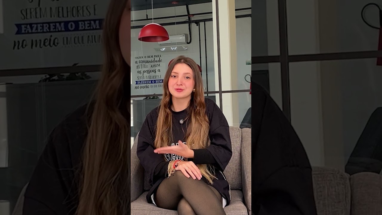 Cachorro ‘invade’ missa e deita na cadeira do padre em SC – e a cena viraliza