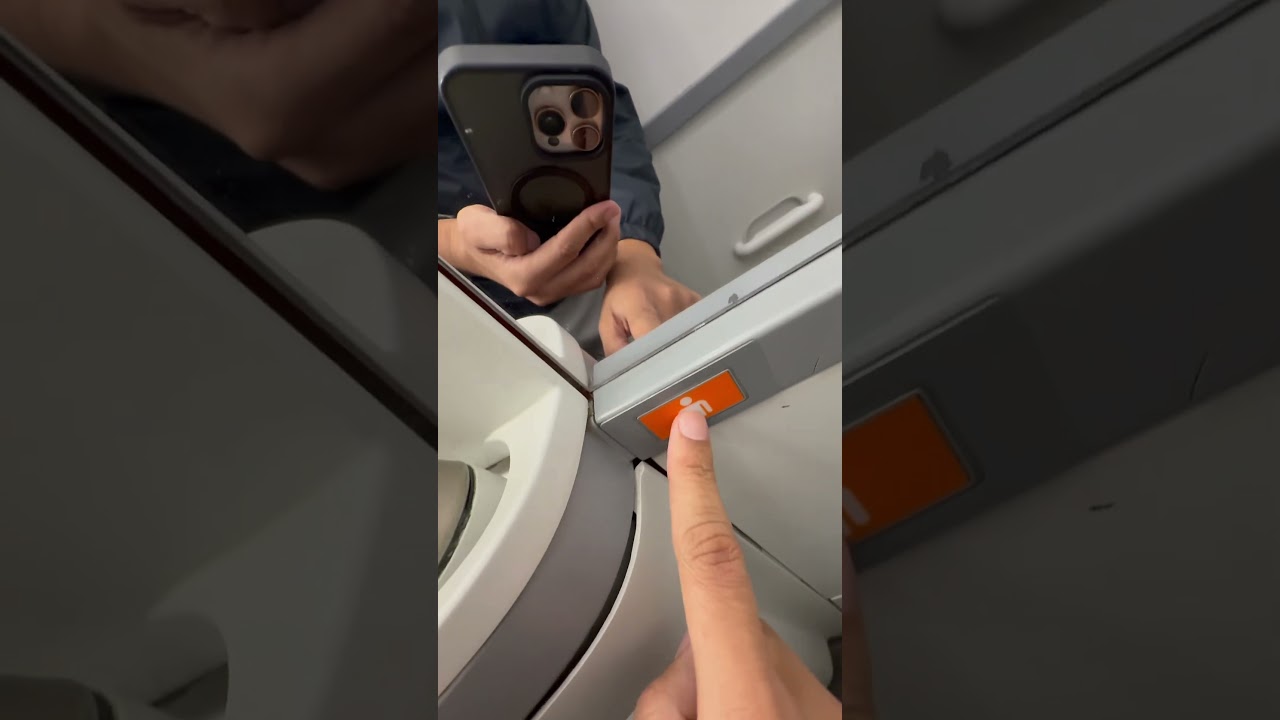 Se você ficar preso dentro do banheiro do avião o que você faz?