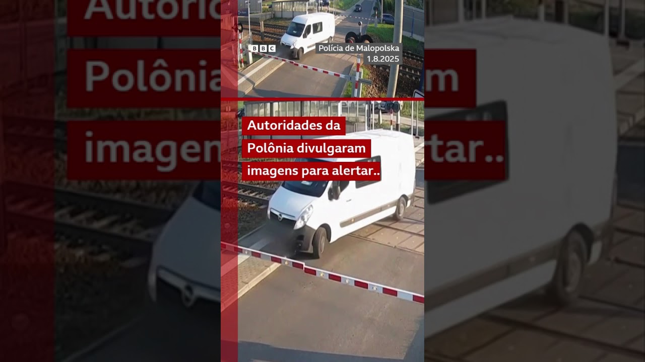 Trem destrói van que ignorou barreira em cruzamento