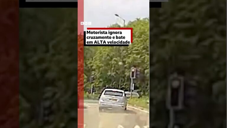 Motorista em alta velocidade ignora cruzamento e bate feio