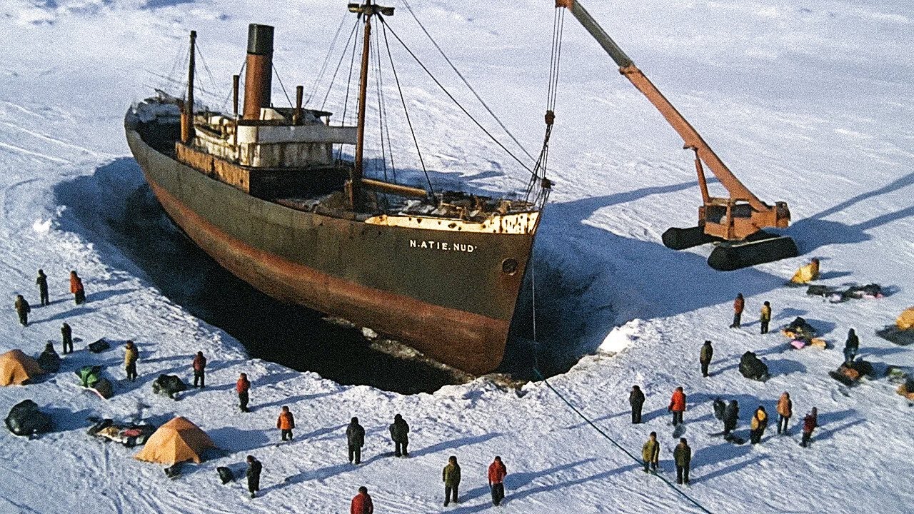 Navio deixado no gelo aparece 50 anos depois