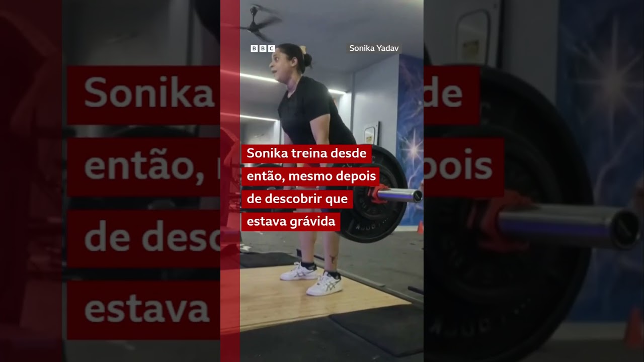 Policial grávida de 7 meses ganha medalha em levantamento de peso na Índia