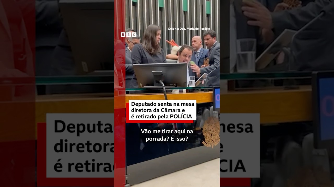 Deputado Glauber Braga ocupa Mesa Diretora da Câmara e é retirado à força pela Polícia Legislativa