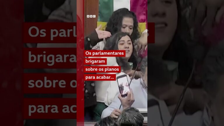A troca de empurrões e puxões de cabelo entre parlamentares da Cidade do México 🇲🇽🤜