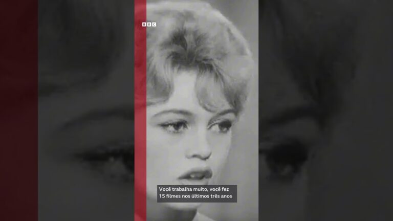 Brigitte Bardot, atriz francesa que revolucionou o cinema nos anos 1950, falou sobre sucesso em 1956