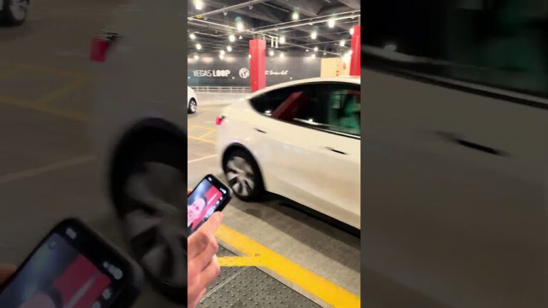 Esse é o Vegas loop o túnel que não tem metrô só carros da Tesla