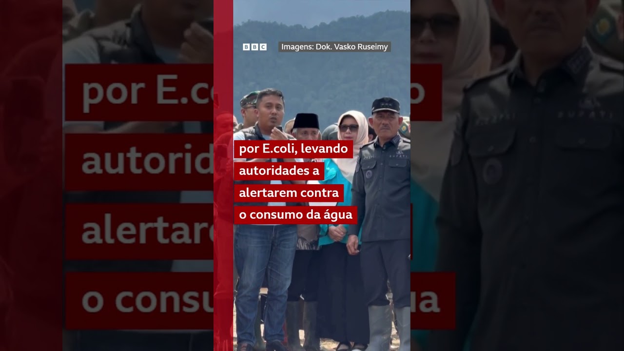 Autoridades alertam moradores para não beber água de uma cratera que se abriu na Indonésia.
