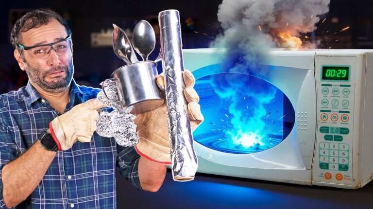 NÃO FAÇA ISSO! Colocamos METAL no MICRO-ONDAS!