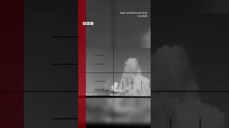 O momento em que torpedo dos EUA atinge navio de guerra iraniano