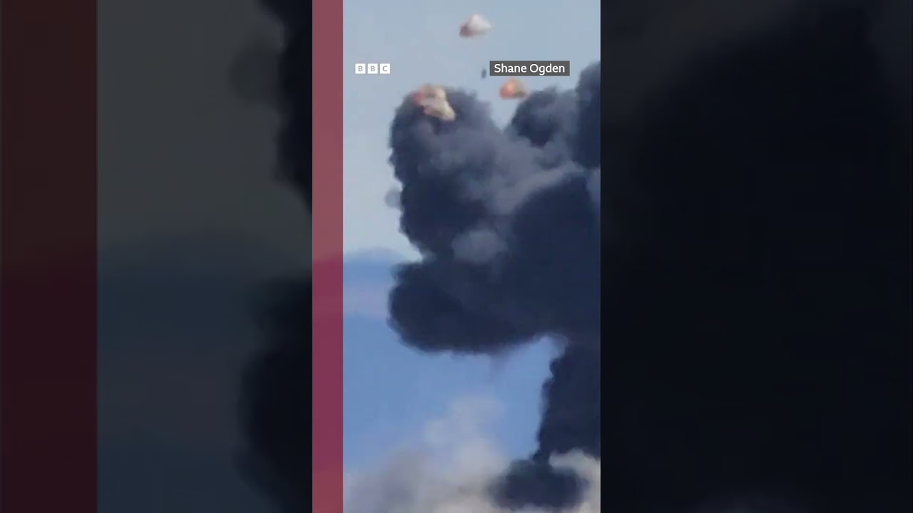Aviões se chocam no ar durante show nos Estados Unidos