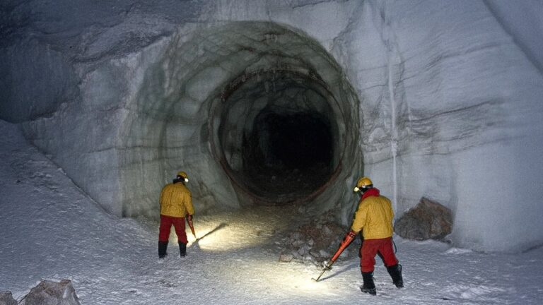Pesquisadores acabam de descobrir um gigantesco mundo oculto na Antártida