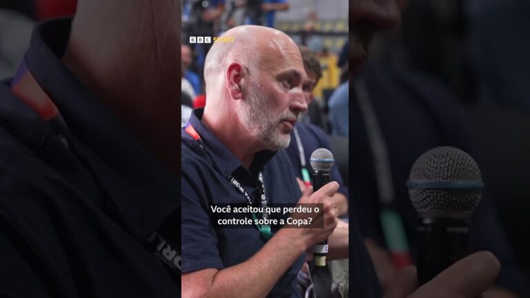 Presidente da Fifa pede que pessoas 'relaxem' após proibições de entrada nos EUA; BBC questiona