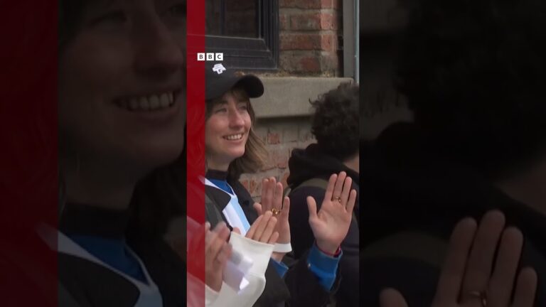 Torcedores argentinos que tiveram vistos negados para os EUA recebem televisões gratuitas