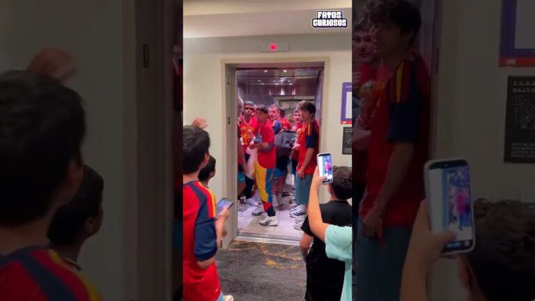 ESSAS CRIANÇAS FICARAM MUITO SURPRESAS AO ENCONTRAREM A SELEÇÃO ESPANHOLA DENTRO DO ELEVADOR