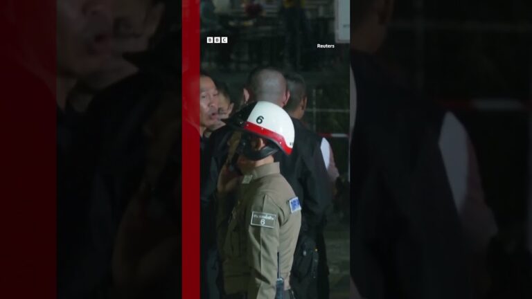 O momento em que incêndio de grandes proporções atinge bar em Bangkok, na Tailândia