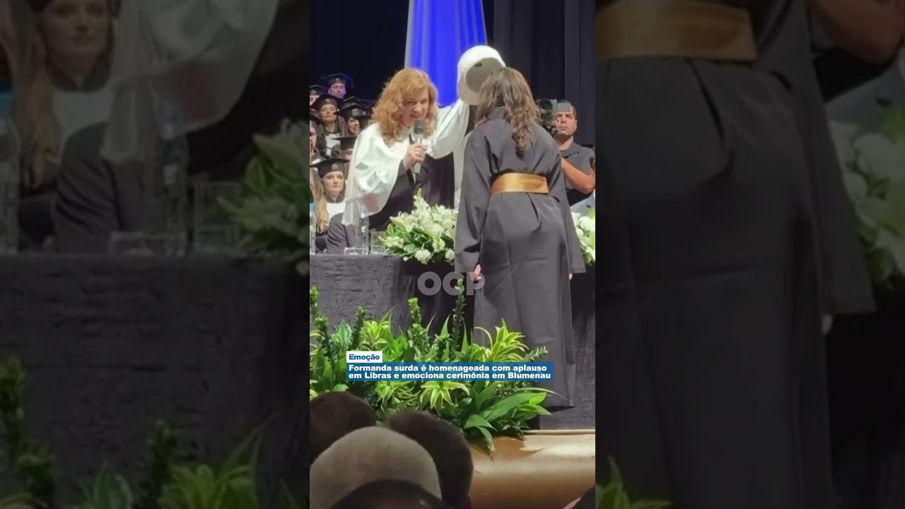 Formanda surda é homenageada com aplauso em Libras e emociona cerimônia em Blumenau