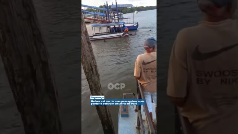 Ônibus cai em rio com passageiros após perder o controle em porto no Pará
