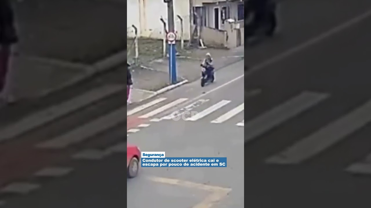 Condutor de scooter elétrica cai e  escapa por pouco de acidente em SC