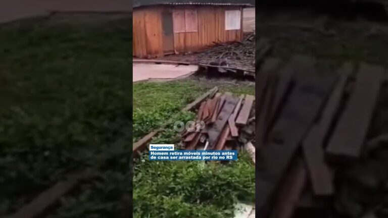 Homem retira móveis minutos antes de casa ser arrastada por rio no RS