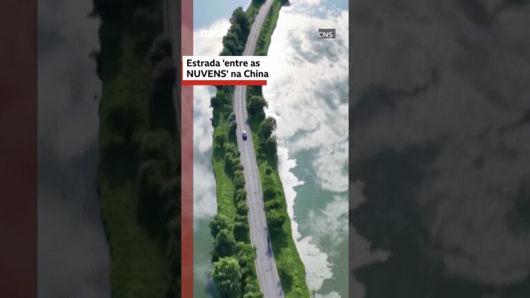 Como estrada parece estar 'entre as nuvens' na China