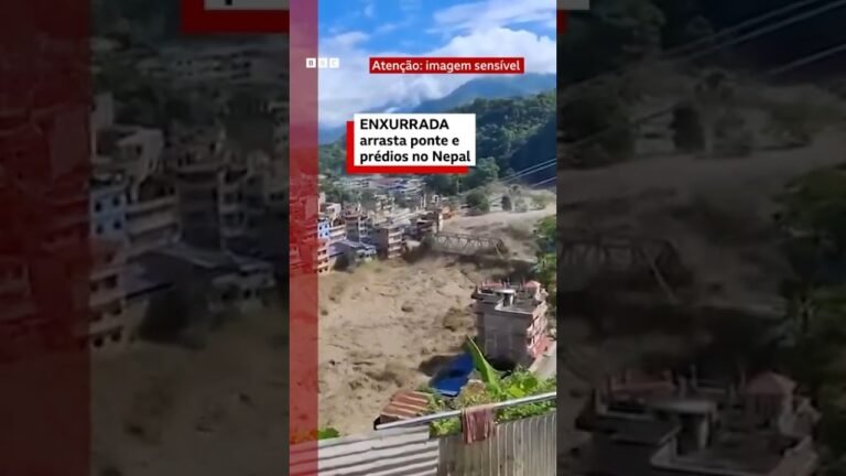 O momento que ponte e prédios são arrastados pela enxurrada no Nepal