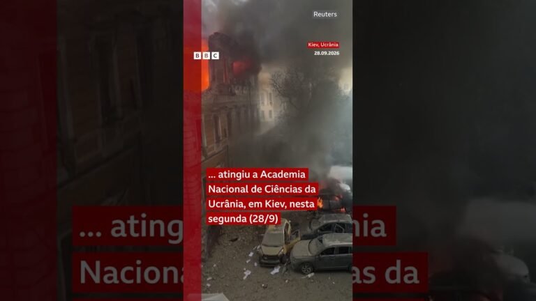Idoso é resgatado após prédio histórico de Kiev ser atingido por drone russo