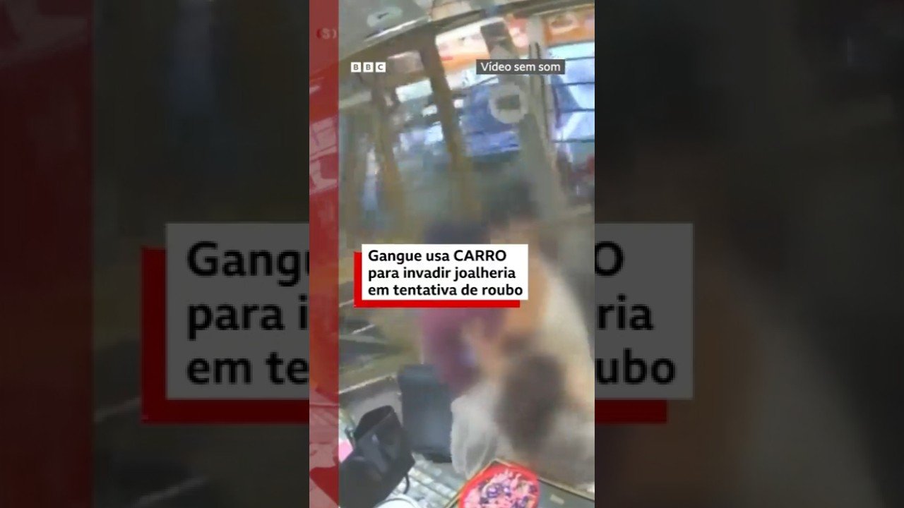 Gangue usa carro para invadir joalheria em tentativa de roubo