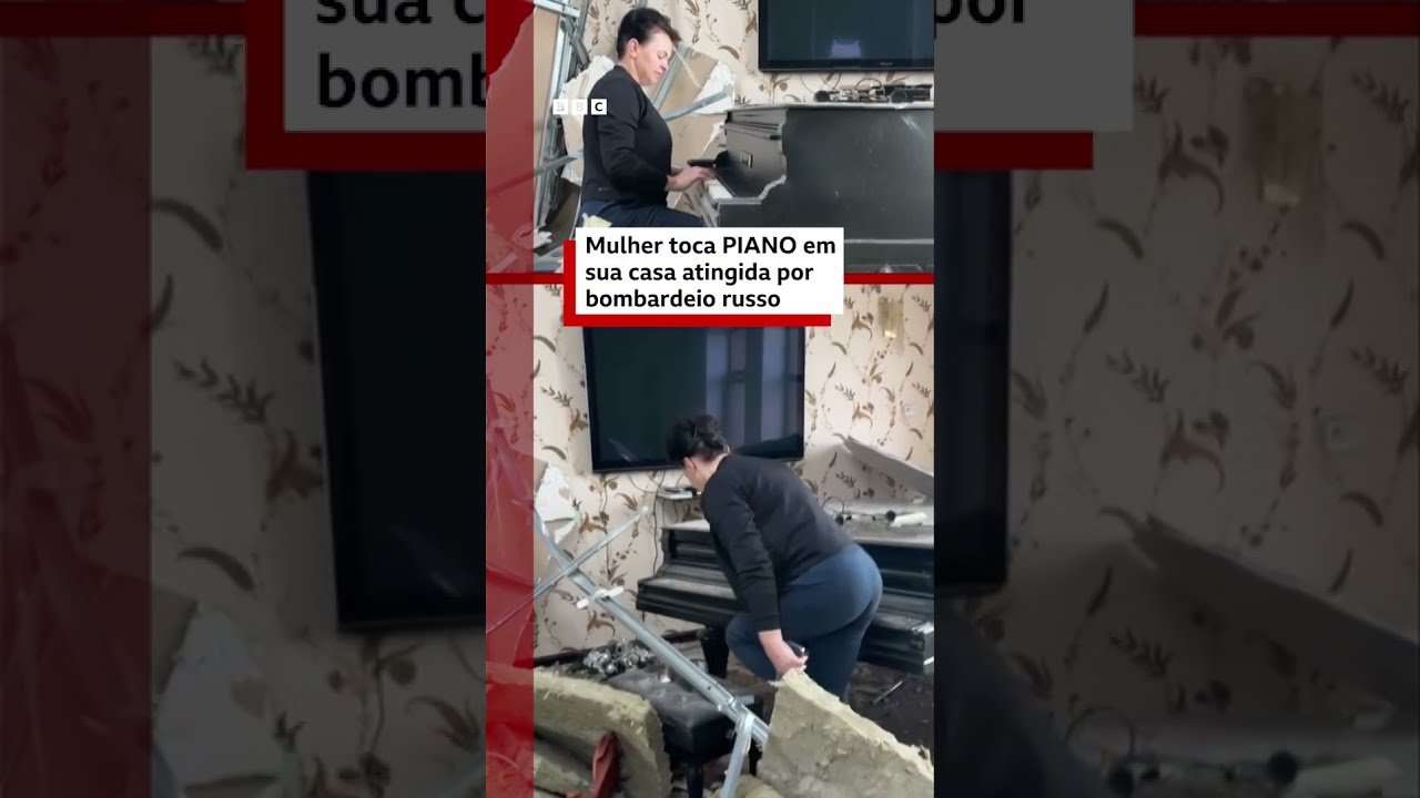 Mulher toca piano em sua casa atingida por bombardeio russo