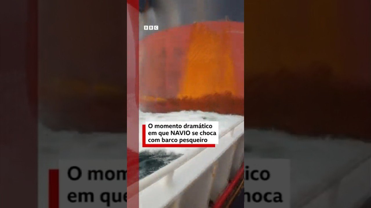 Navio bate em barco V1