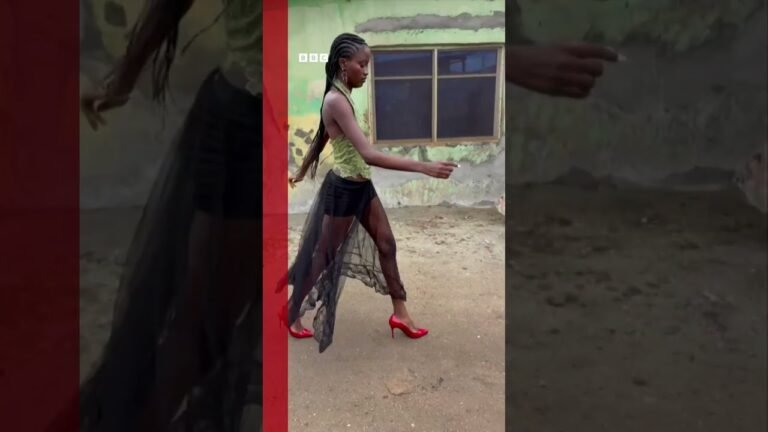 A mulher que imitava desfiles da Chanel nas ruas da Nigéria e se tornou modelo internacional