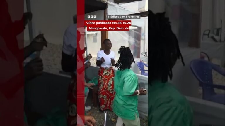 Médicos dançam e cantam nas ruas para comemorar alta de último caso de ebola na Rep. Dem. do Congo